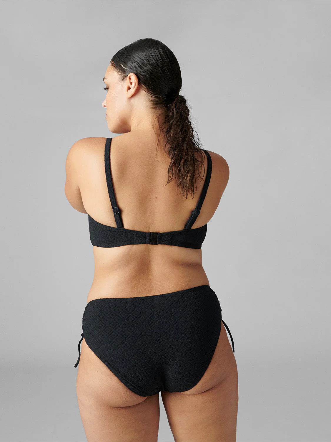 High-waist bikini brief - Black - Image 10
