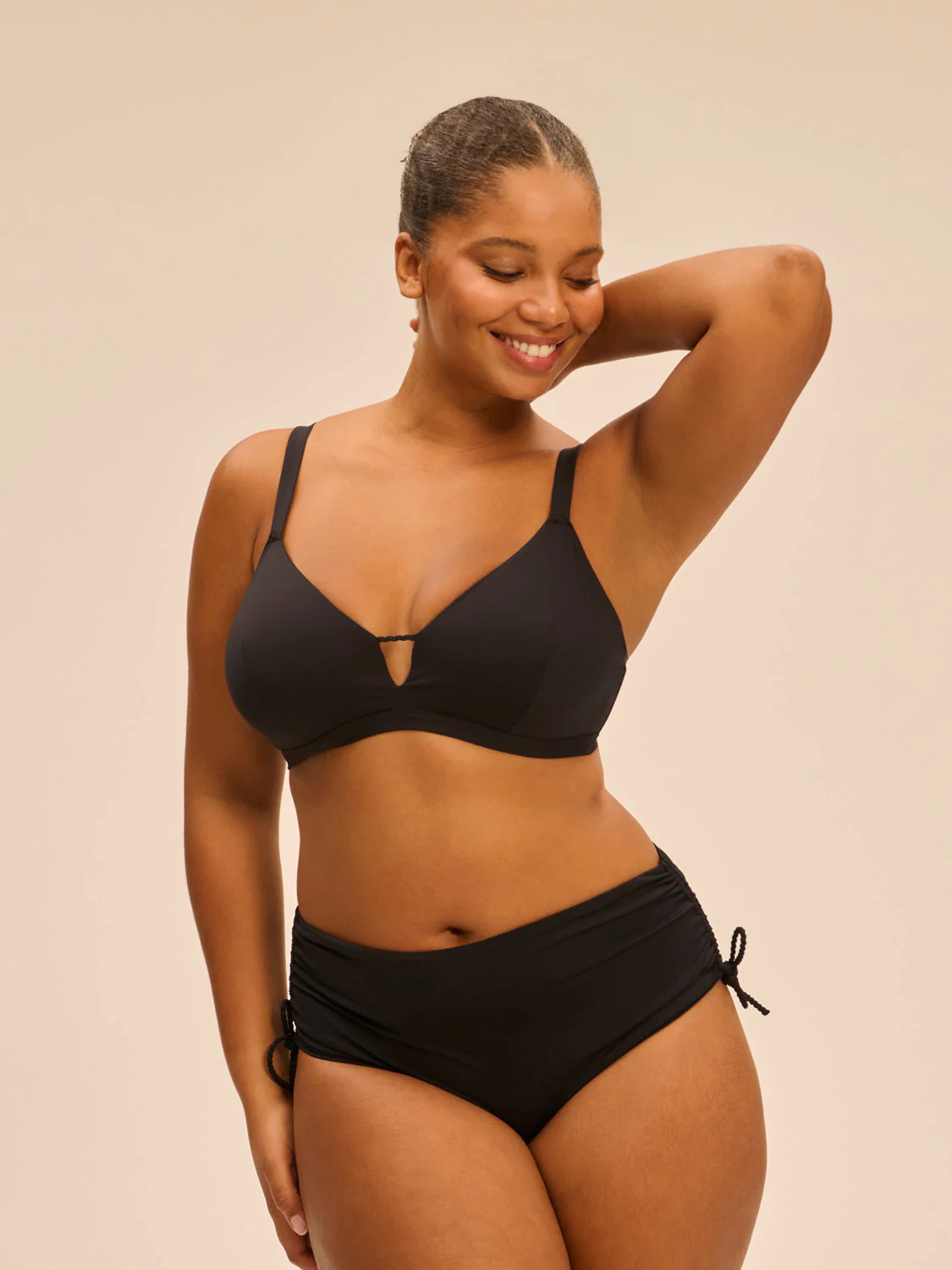 High-waist bikini brief - Black - Image 10