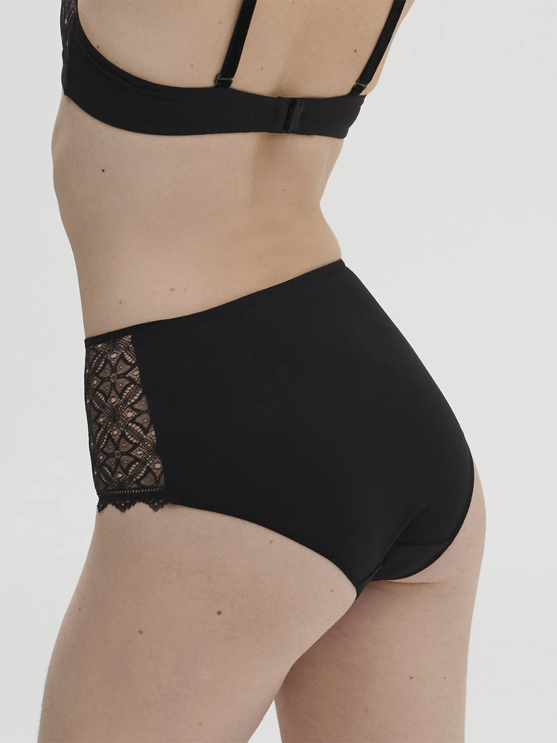 High-waist brief - Black - Image 2