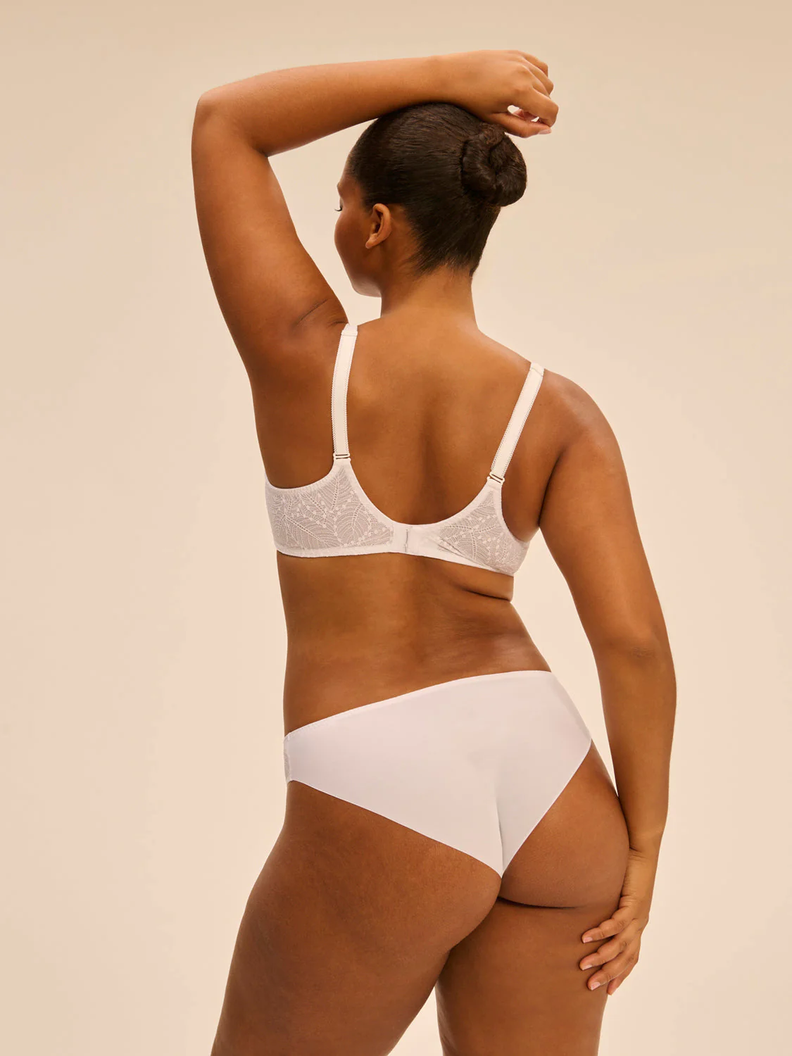 Plunging moulded underwired bra - White - Image 13