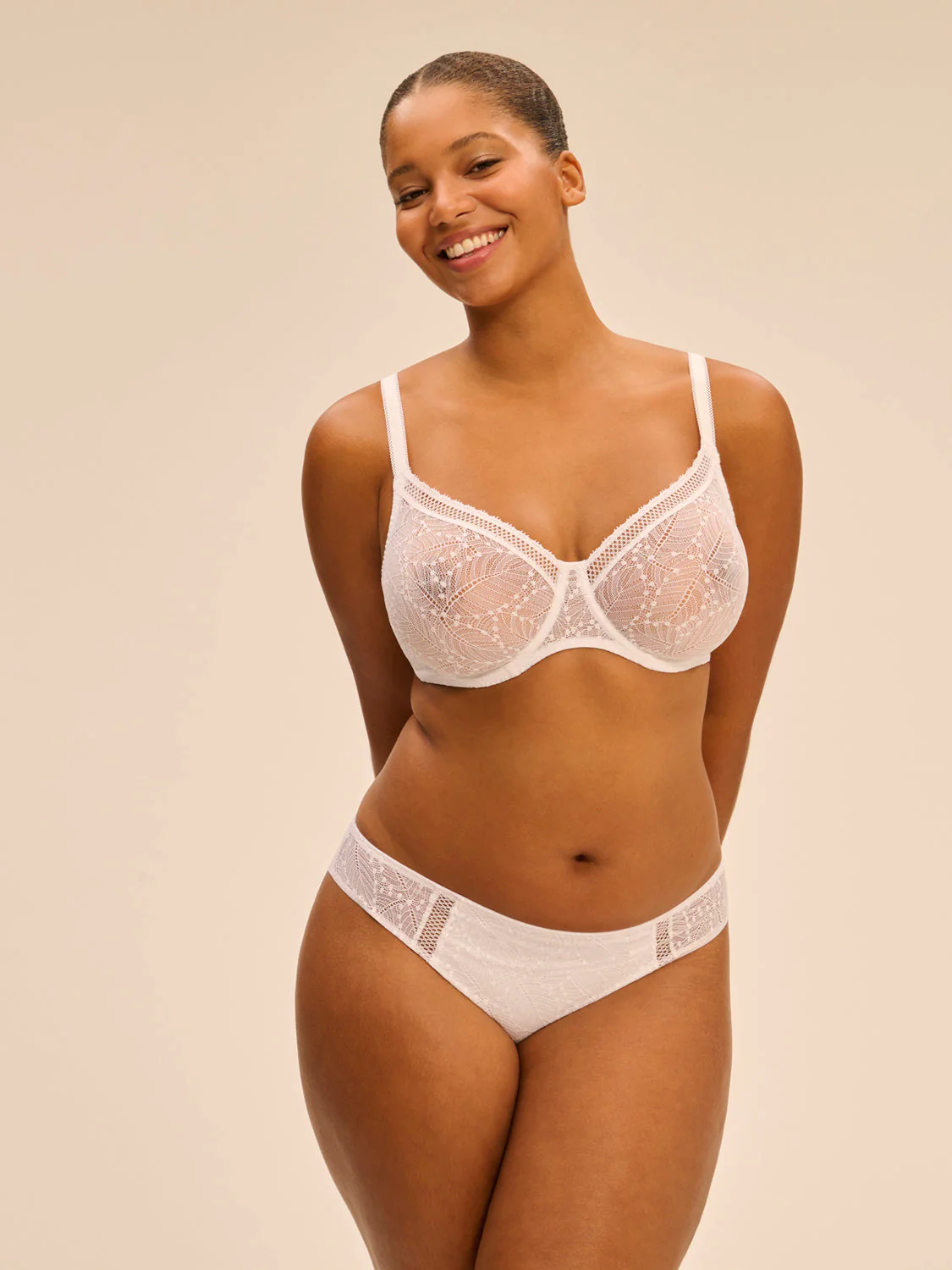 Plunging moulded underwired bra - White - Image 9