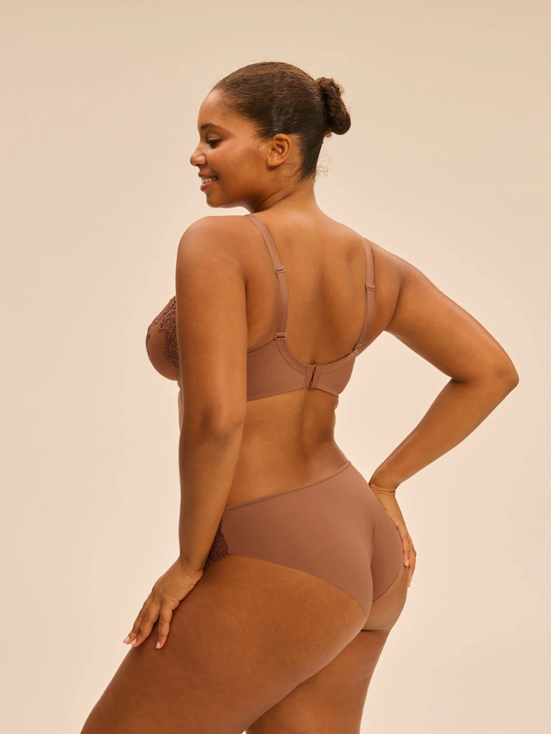 Plunging underwired bra - Tender Brown - Image 7