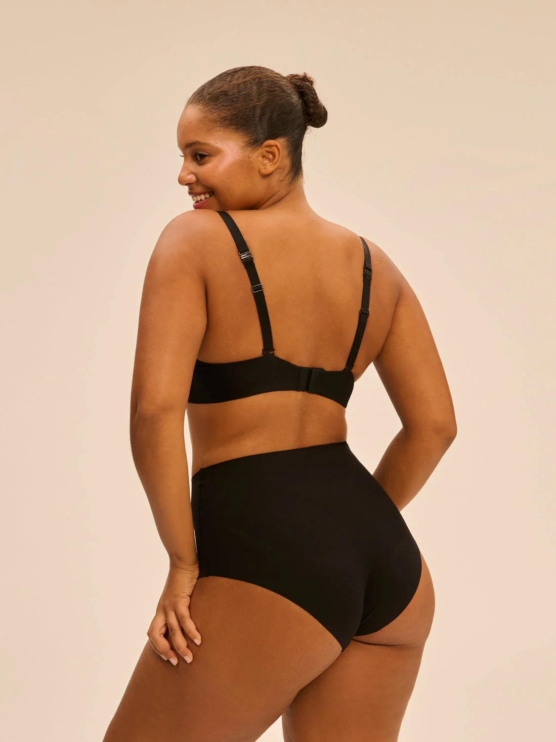 Seamless moulded multi-position bra - Black - Image 5