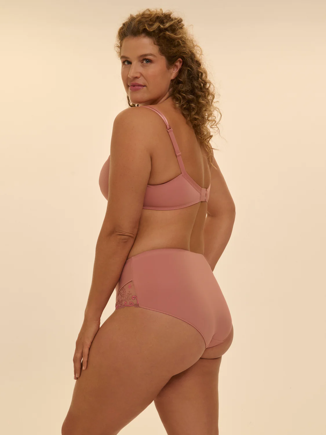 Squared neckline spacer bra - Smokey Pink - Image 9