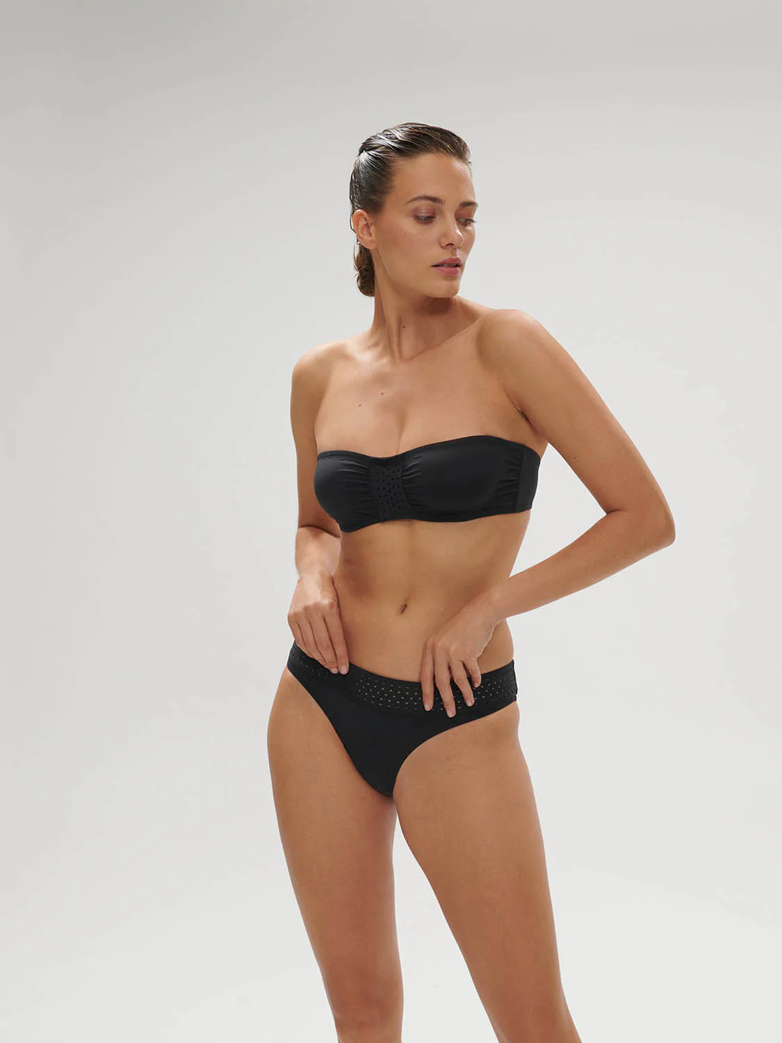 Underwired bandeau bikini top - Black - Image 8