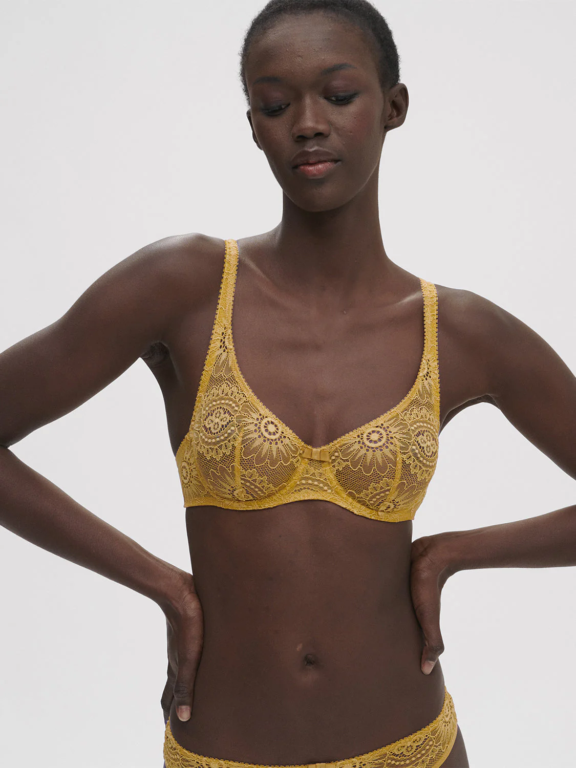 Underwired bra with curved neckline - Golden Yellow